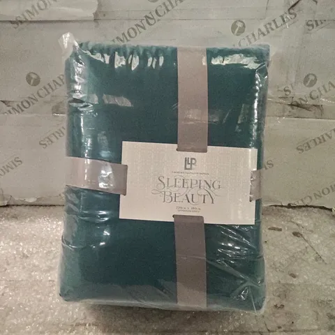 LAWRENCE LLEWELYN CHIC THROW IN GREEN - 220X150CM