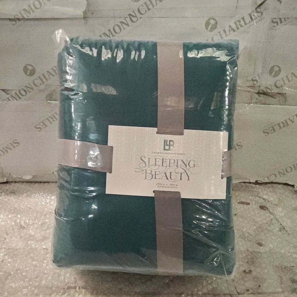 LAWRENCE LLEWELYN CHIC THROW IN GREEN - 220X150CM