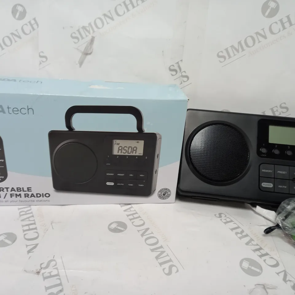 BOXED PORTABLE AM/FM RADIO IN BLACK