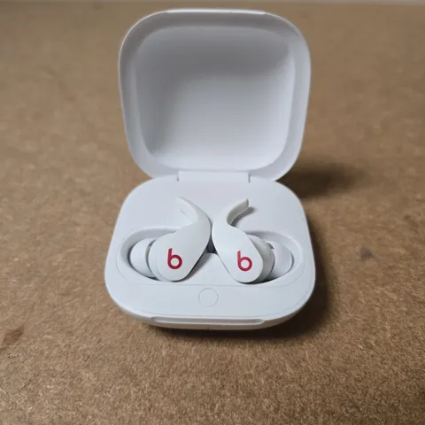 BOSE EARBUDS IN WHITE
