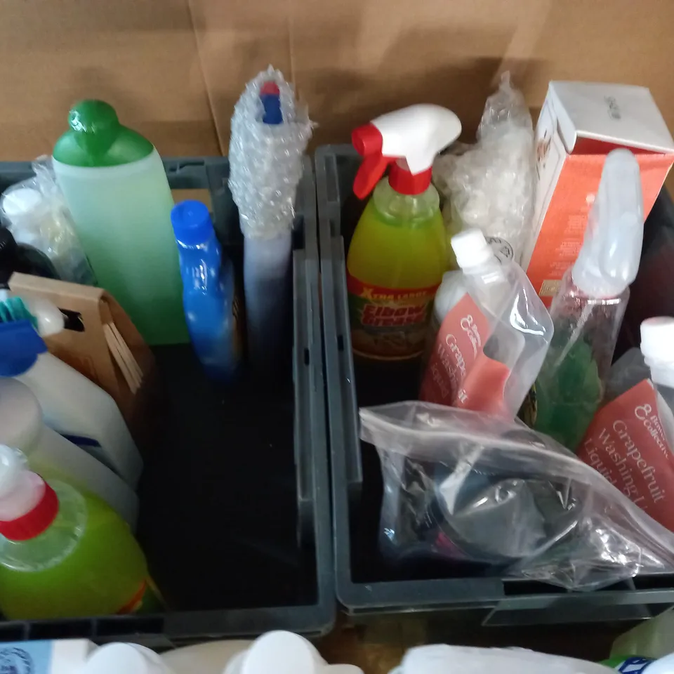 LOT OF ASSORTED HOUSEHOLD ITEMS TO INCLUDE NUPAFEED, HOUSEHOLD AMMONIA AND AMOL / COLLECTION ONLY