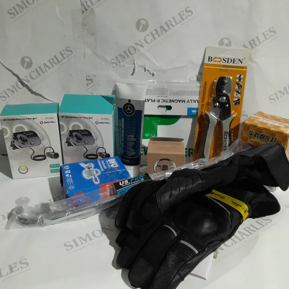 APPROXIMATELY 20 ASSORTED ITEMS TO INCLUDE SONRU BC49BQ HANDS-FREE CAR CHARGER, GOR-TEX GLOVES, SPANNER EXTENSION BAR, ANTI-FRICTION BEARING GREASE, CABLE STRIPPER, NEW DRIVER P PLATES ETC.