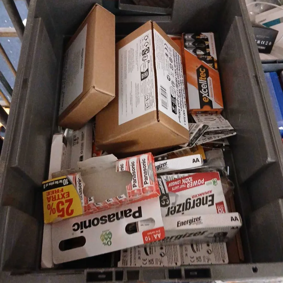 LARGE QUANTITY OF ASSORTED BATTERIES