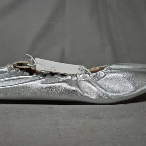 BOXED PAIR OF H&M SLIP-ON SHOES IN METALLIC SILVER UK SIZE 6