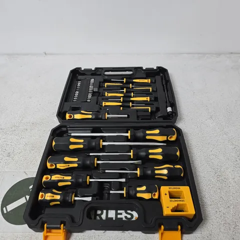 AMARTISAN SCREWDRIVER & BIT TOOL SET IN CARRY CASE