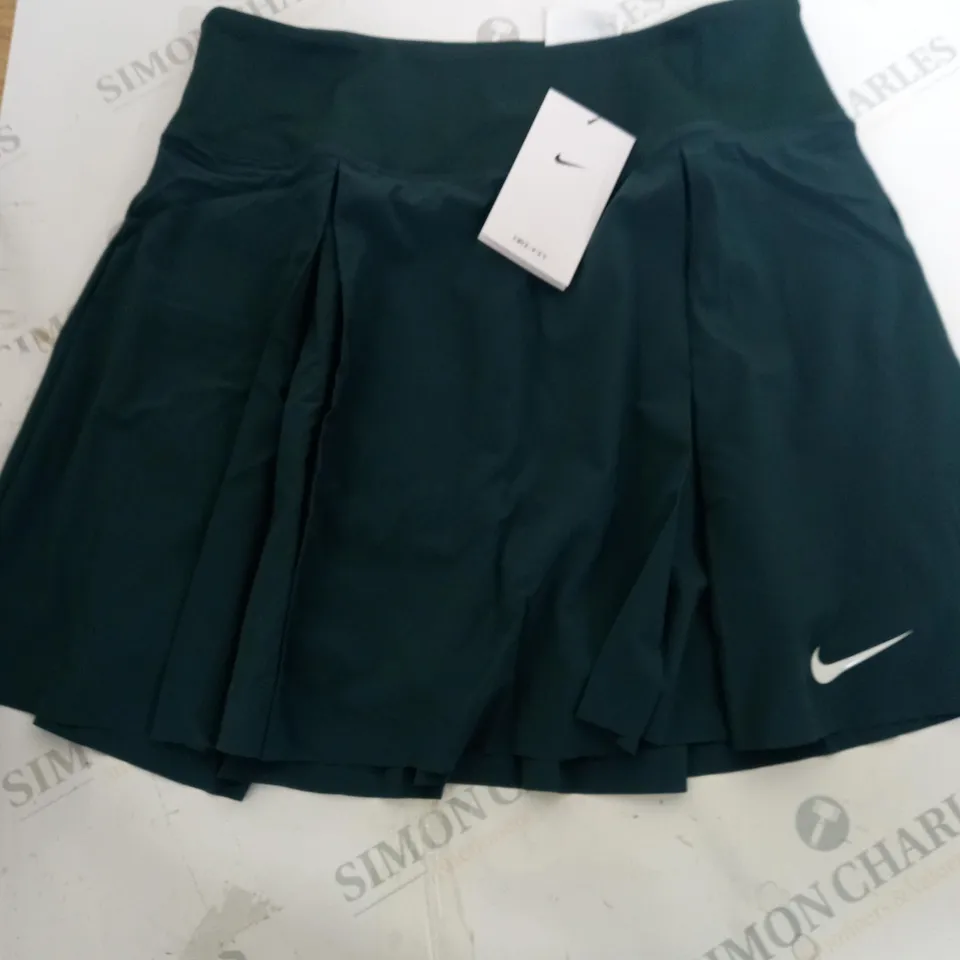 MEDIUM NIKE GREEN SPORTS SKIRT 