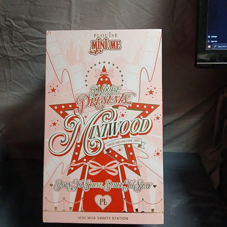 P LOUISE MINI ME MINI MUA VANITY STATION – BOXED