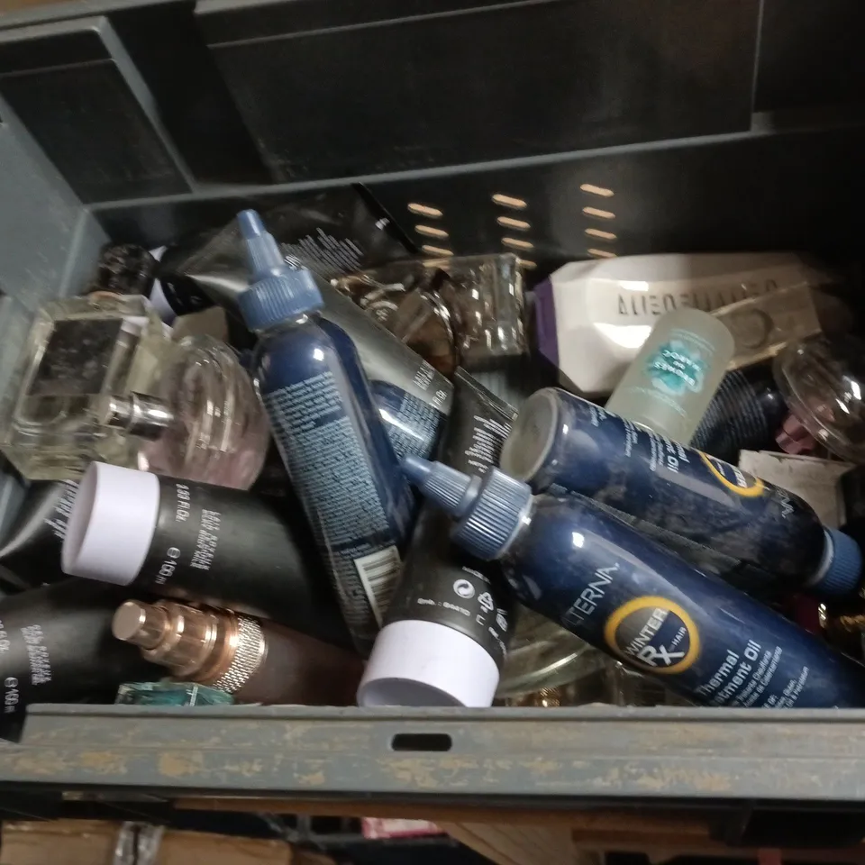 APPROXIMATELY 20 UNBOXED COSMETICS RO INCLUDE; GICCI, ESTEE LAUDER AND THIERRY MUGLER