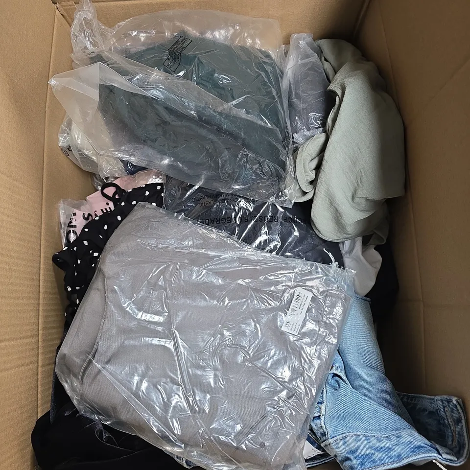 APPROXIMATELY 25 ASSORTED CLOTHING AND FASHION PRODUCTS IN VARIOUS STYLES AND SIZES - COLLECTION ONLY