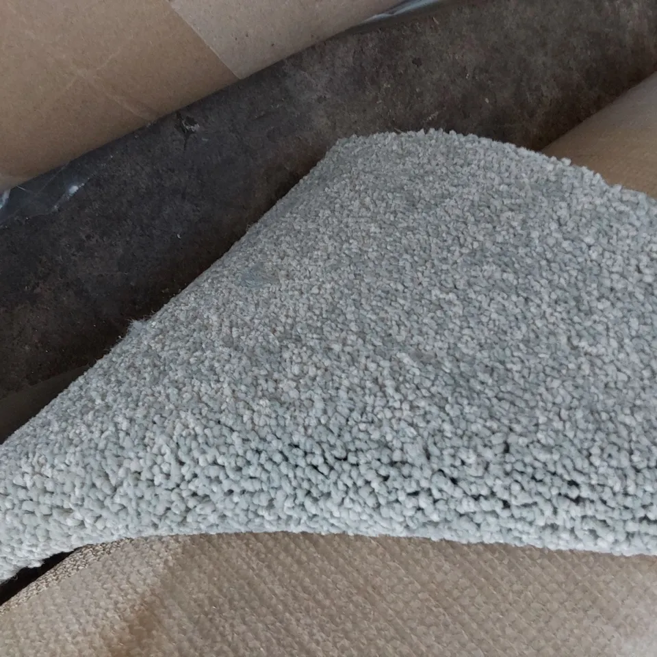 ROLL OF QUALITY AURA LAVISH CARPET APPROXIMATELY  5M × 4M