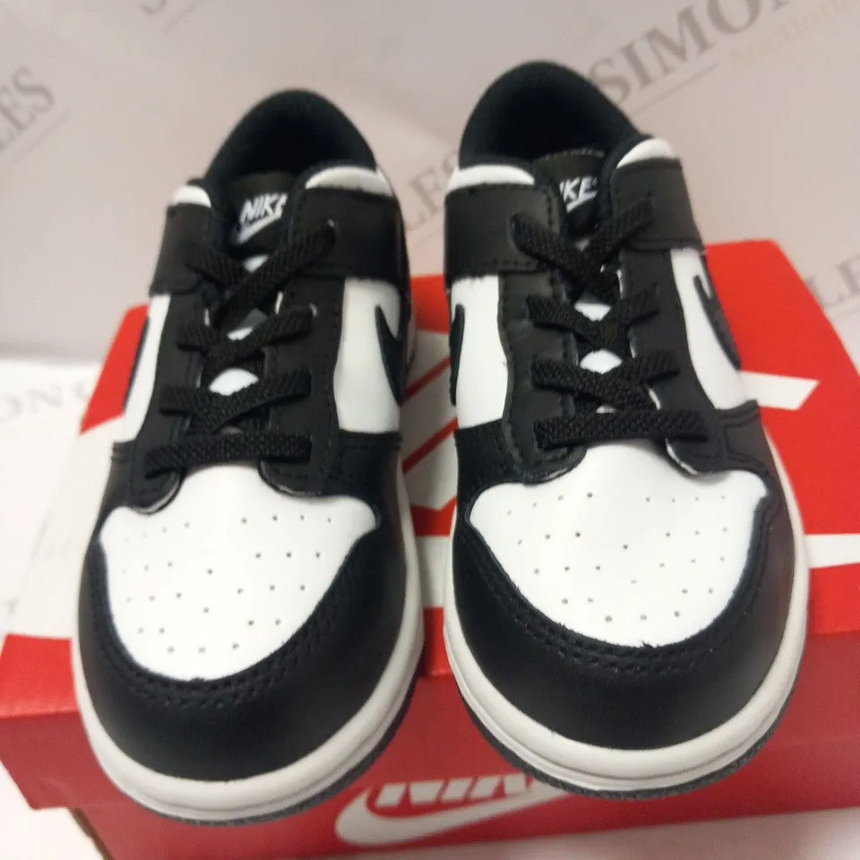 BOXED NIKE DUNK LOW TDE WHITE AND BLACK SIZE CHILDS 9.5