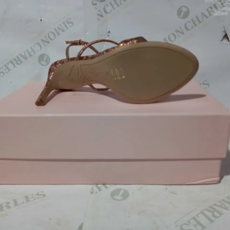 BOXED PAIR OF SOPHIA WEBSTER HEELS IN ROSE GOLD W. PATTERN/GLITTER EFFECT EU SIZE 39