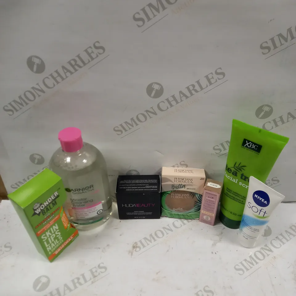 LOT TO CONTAIN APPROXIMATELY 20 ASSORTED WOMENS BEAUTY PRODUCTS, INCLUDES MAKEUP, WATER CLEANER & BABY WIPES