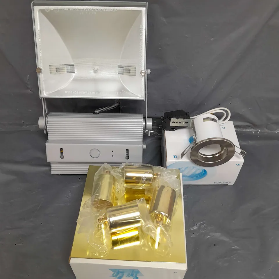 CAGE OF APPROXIMATELY 100 EMCOLITE LIGHTS TO INCLUDE R7S WALL LIGHTS WB309, GU4SQSP QUADRUPLE SPOTLIGHTS AND PL405 DOWNLIGHTS - COLLECTION ONLY