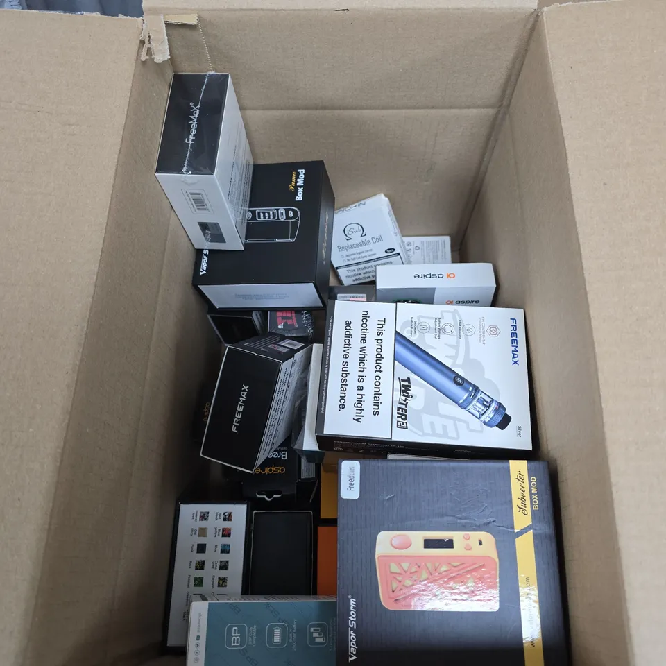 BOX OF APPROXIMATELY 30 ASSORTED E-CIGARETTES AND ACCOMPANIMENTS TO INCLUDE: SMOK SCAR-MINI KIT 