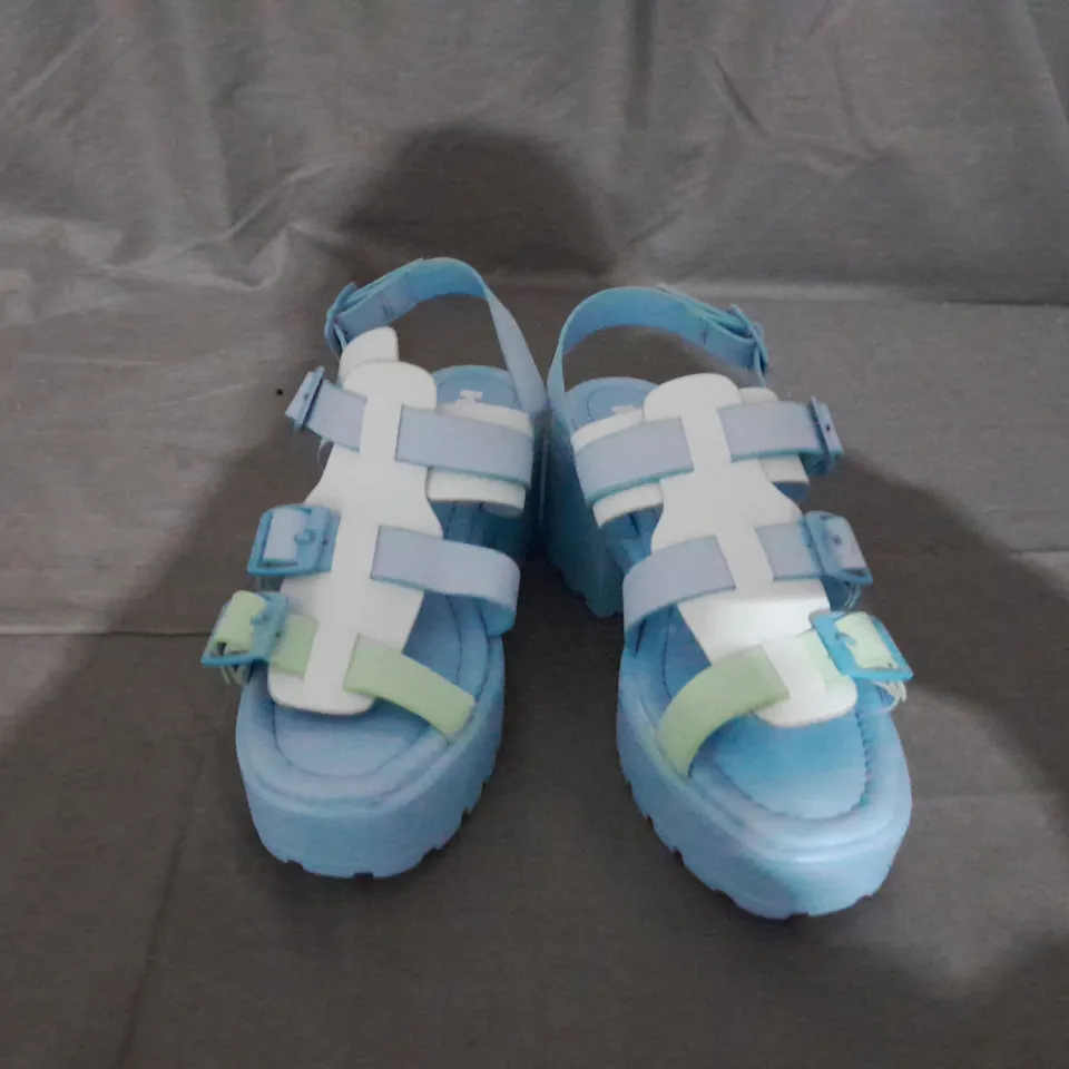 PAIR OF KOI SUGAR SEASON CHUNKY BUCKLE SANDALS SIZE 5 