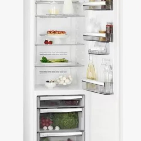 AEG 6000 SERIES TALL INTEGRATED FRIDGE 310L MODEL SKE818E1DC