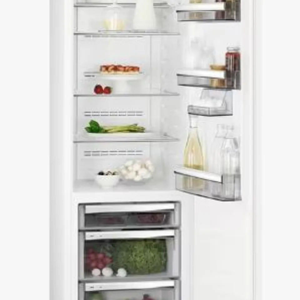 AEG 6000 SERIES TALL INTEGRATED FRIDGE 310L MODEL SKE818E1DC RRP £1000