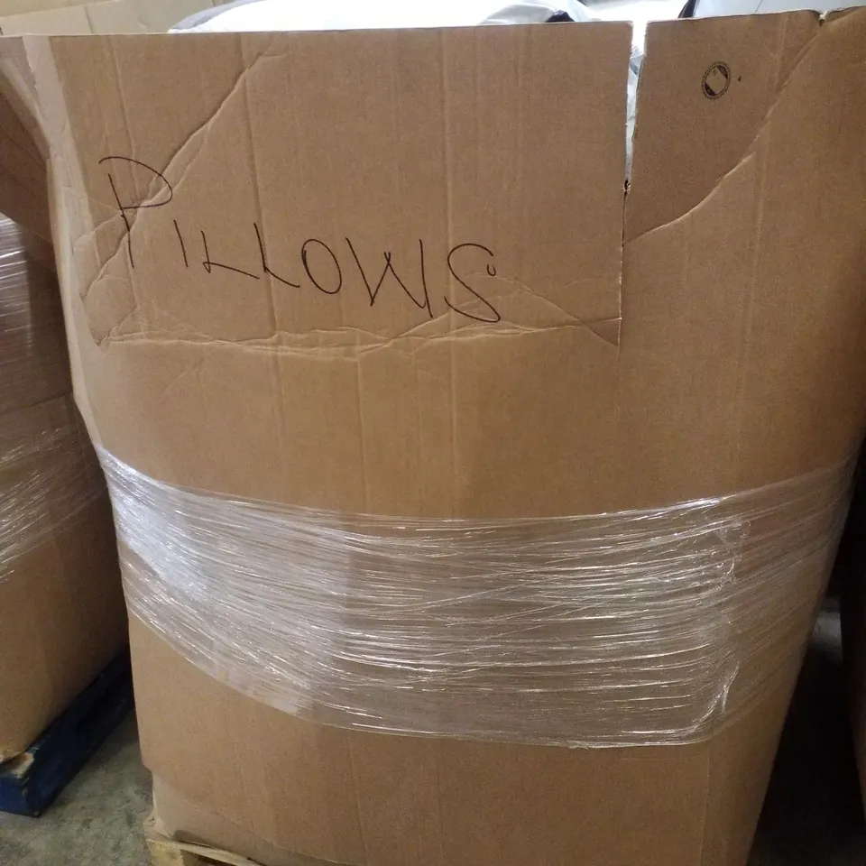 PALLET CONTAINING ASSORTED PILLOWS & CUSHIONS