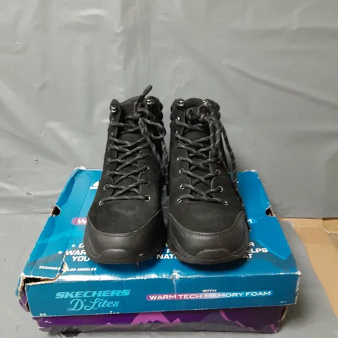 SKECHERS D'LITES BOOTS - BLACK - SIZE 5