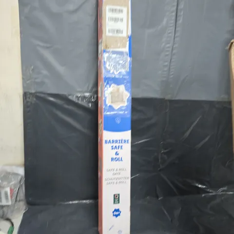 BOXED MOMCOZY RETRACTABLE BABY GATE 