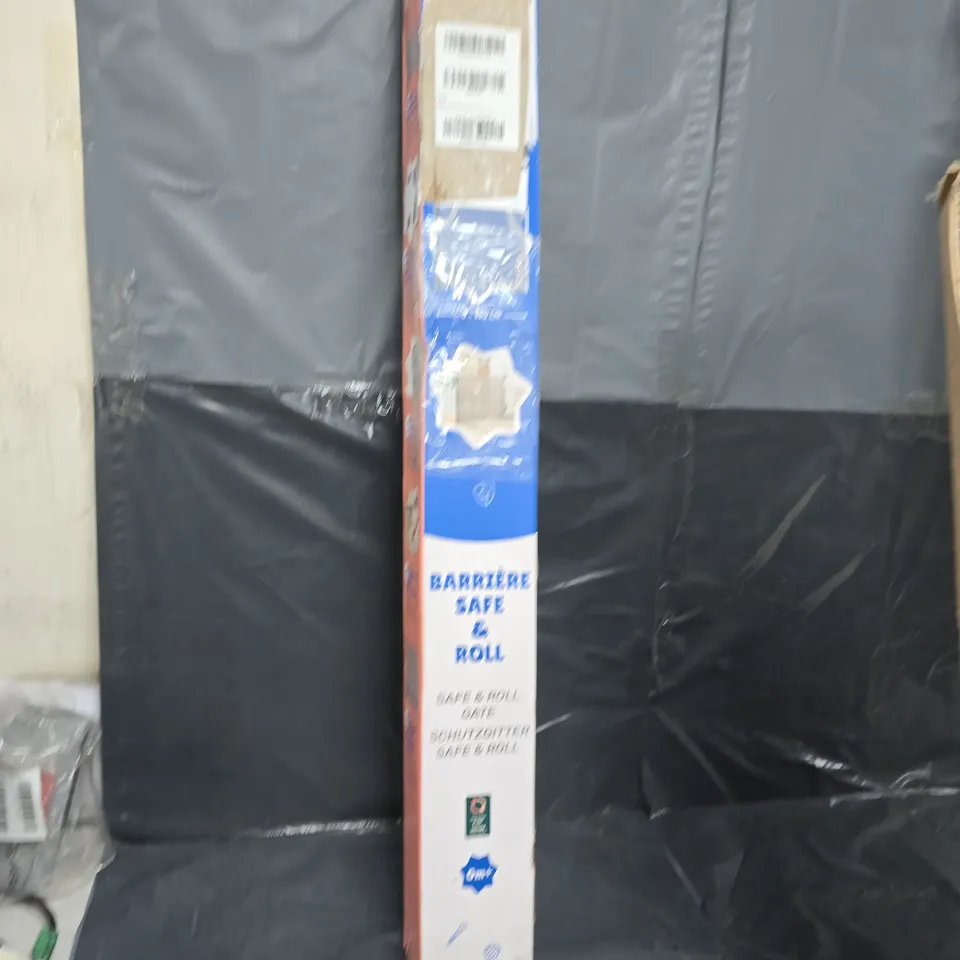 BOXED MOMCOZY RETRACTABLE BABY GATE 