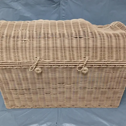 MEDIUM POLY RATTAN STORAGE CHEST