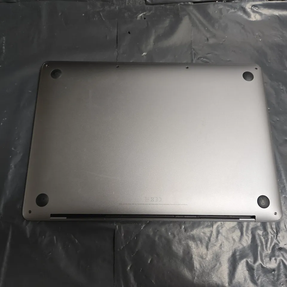 APPLE MACBOOK PRO (A2338)