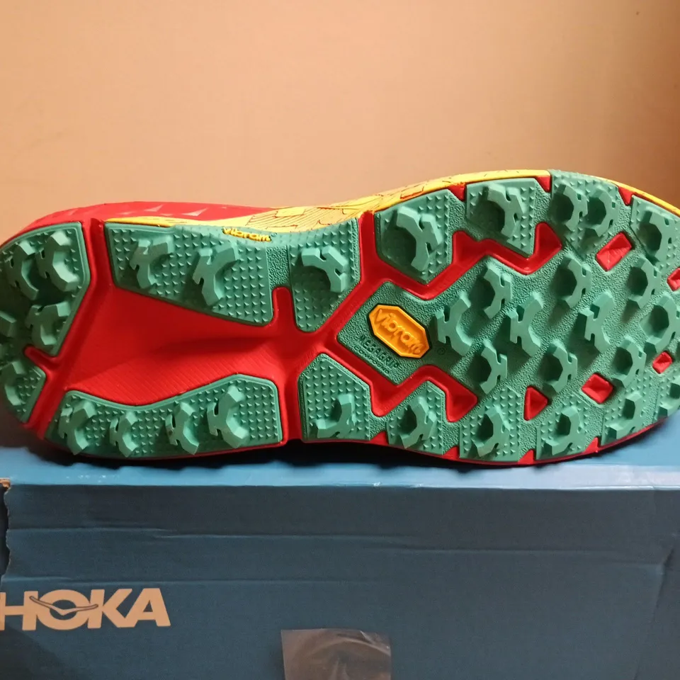 BOXED PAIR OF HOKA SPEEDGOAT 2 RUNNING SHOES - YELLOW/BLACK, VIBRAM SOLE, UK 10