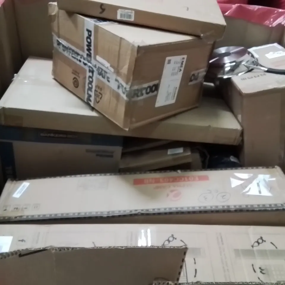 PALLET OF ASSORTED HOUSEHOLD GOODS AND PRODUCTS TO INCLUDE;WALL MIRROR,DOG SHEARERS,MONTESSORI WOODEN KITCHEN WHITE