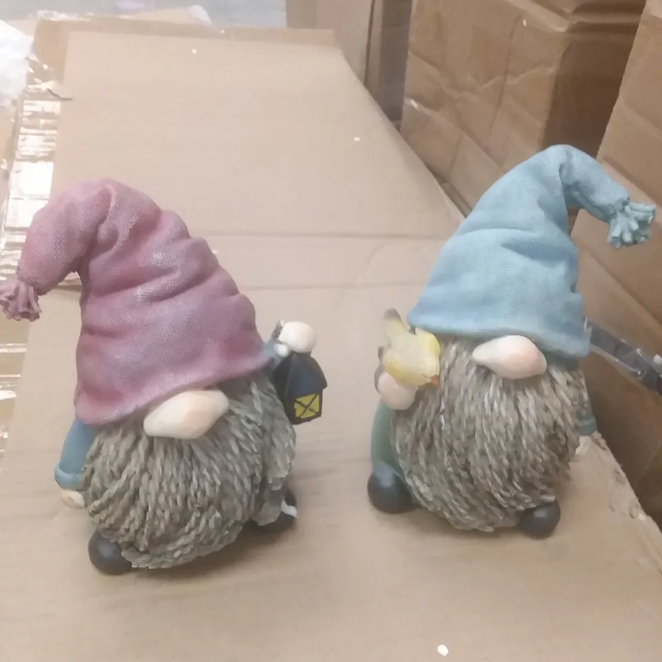 BOXED PAIR OF LED GNOMES FIGURES