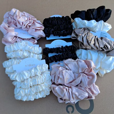 LARGE QUANTITY OF ASSORTED SILKIES HAIR BOBBLES IN VARIOUS SIZES AND COLOURS