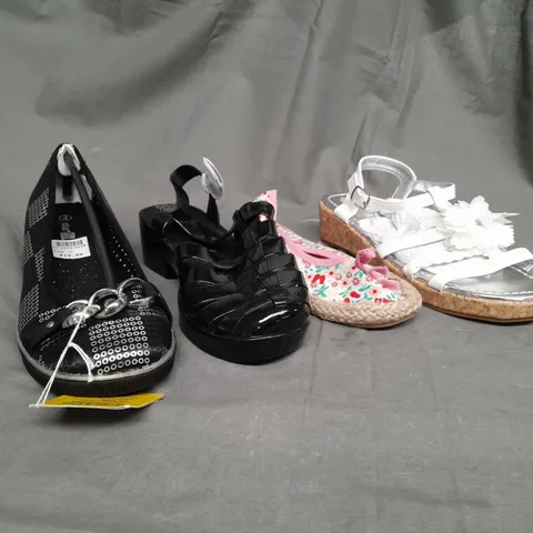 BOX OF APPROX 32 ASSORTED KIDS SHOES IN VARIOUS SIZES & COLOURS