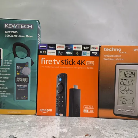 APPROXIMATELY 10 ASSORTED ELECTRICAL ITEMS TO INCLUDE CLAMP METER, FIRE TV STICK, WEATHER STATION, ETC