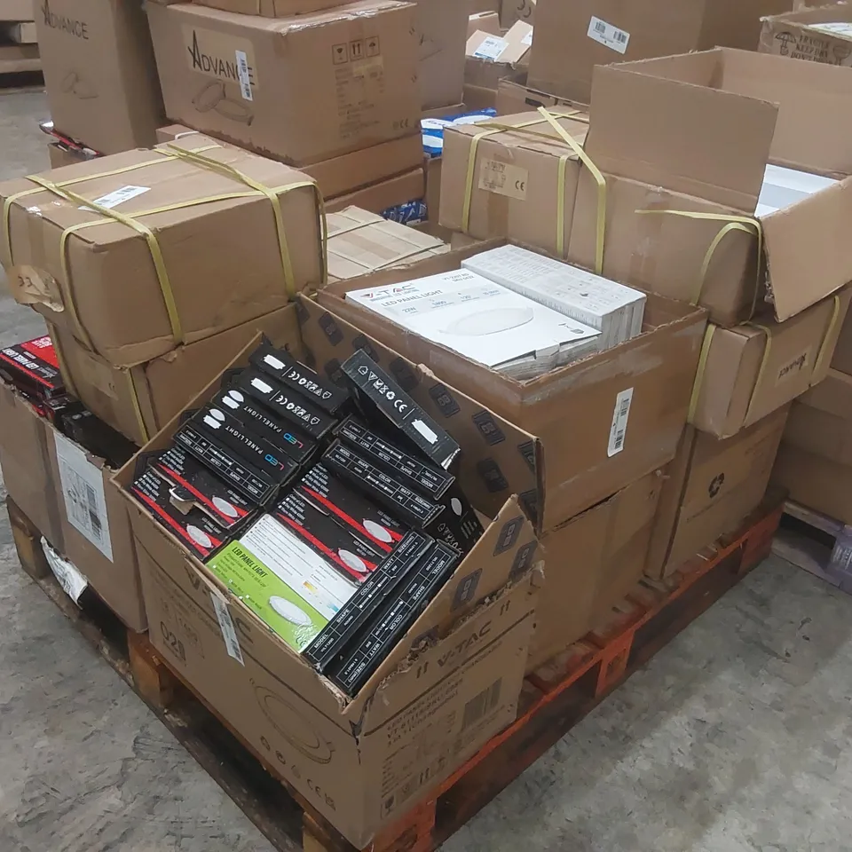 PALLET CONTAINING A VERY LARGE QUANTITY OF ASSORTED LIGHTING PRODUCTS TO INCLUDE: LED EMERGENCY MODULES, LED PANEL LIGHTS ECT