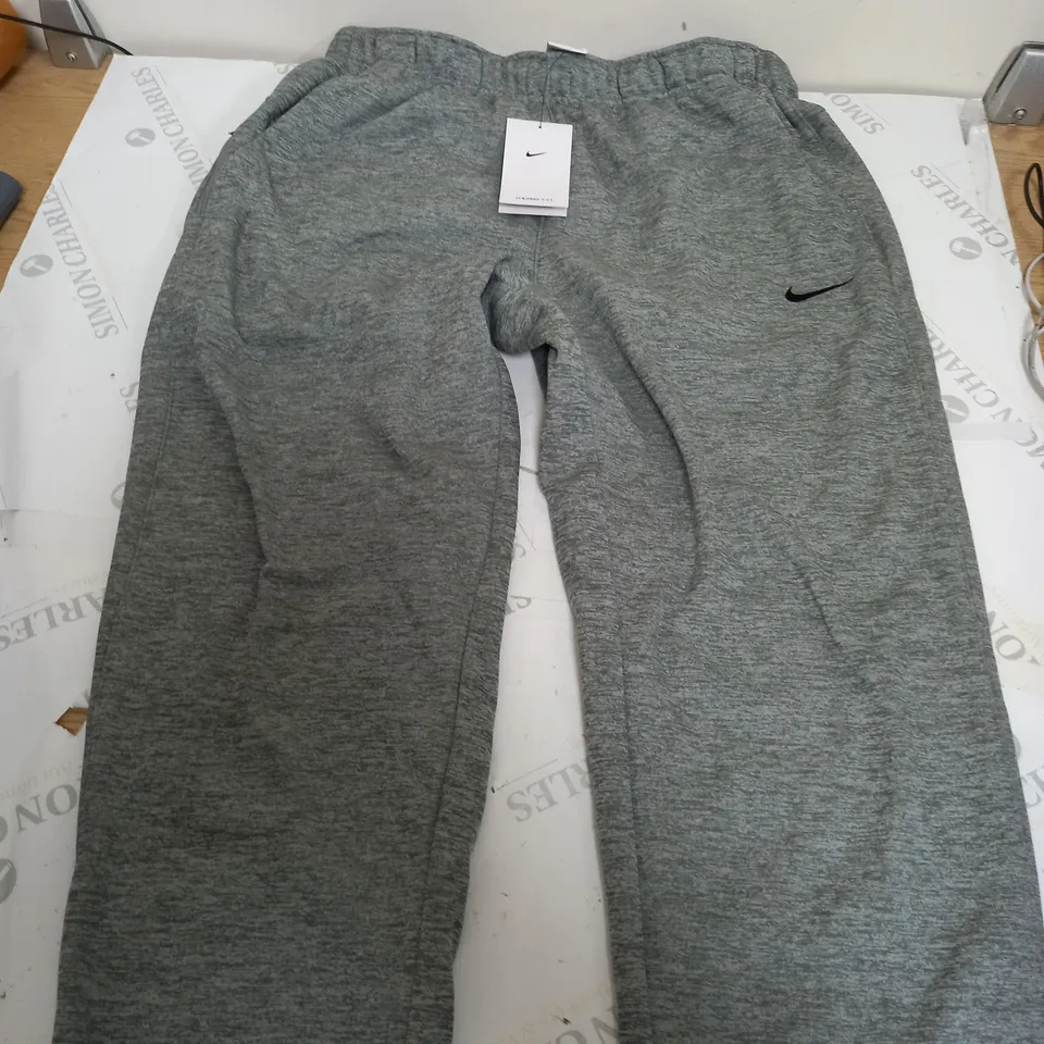 NIKE THERMAFIT STANDARD FITJOGGERS IN GREY - LARGE