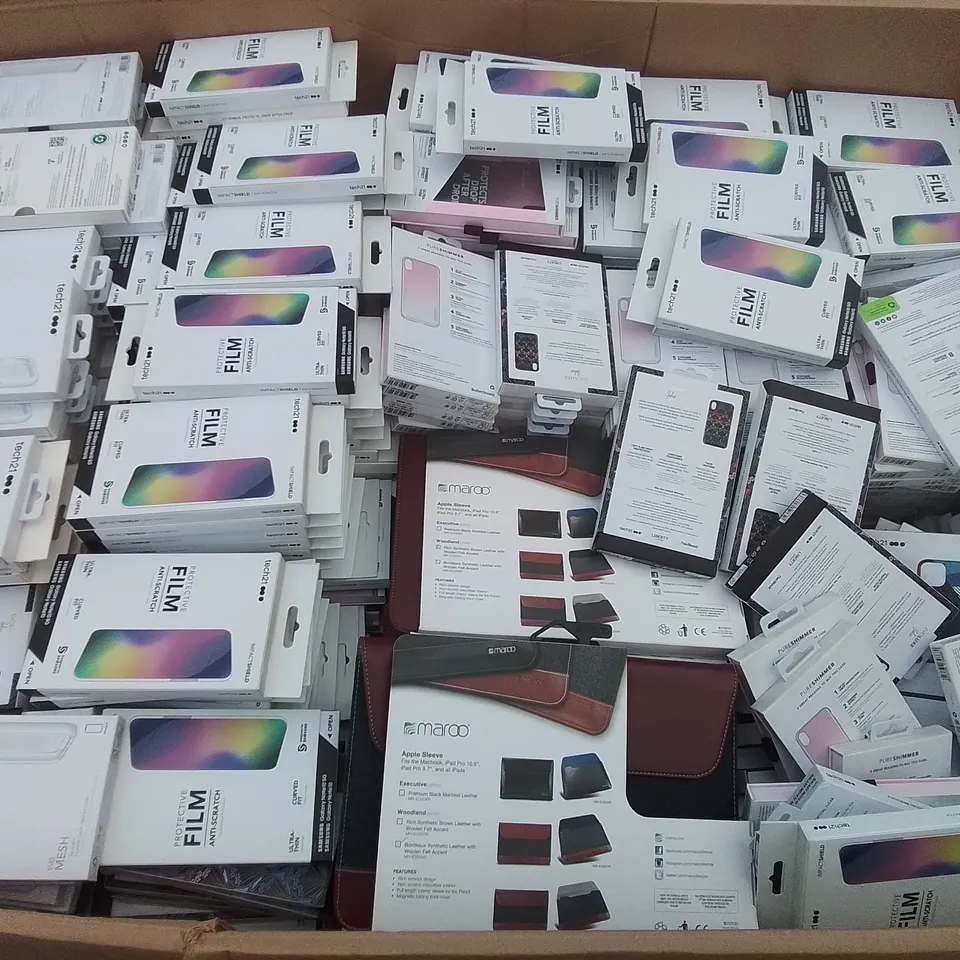 PALLET CONTAINING A LARGE QUANTITY OF ASSORTED BRAND NEW PHONE AND TABLET CASES 