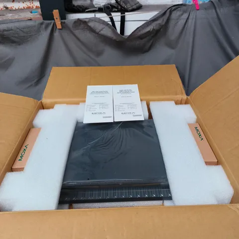 MOXA 18-SLOT RACKMOUNT CHASSIS – MANAGED MEDIA CENTER (BOXED, WITH DOCS)