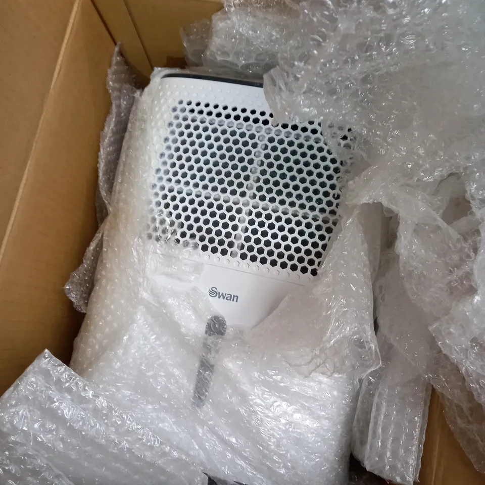 SWAN 10-LITRE DEHUMIDIFIER - WHITE/GREY RRP £99.99