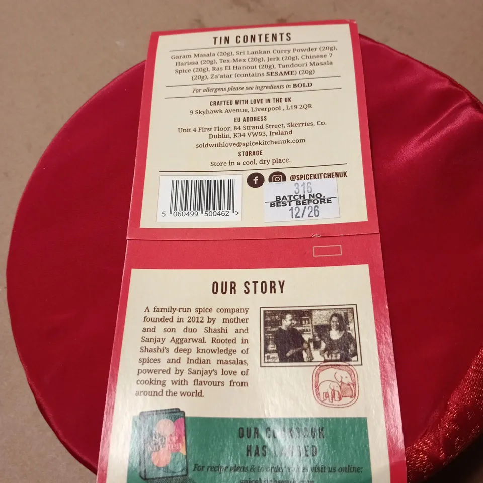 SPICE KITCHEN WORLD SPICE TIN WITH RECIPE BOOK AND SPICE SPOON INCLUDED