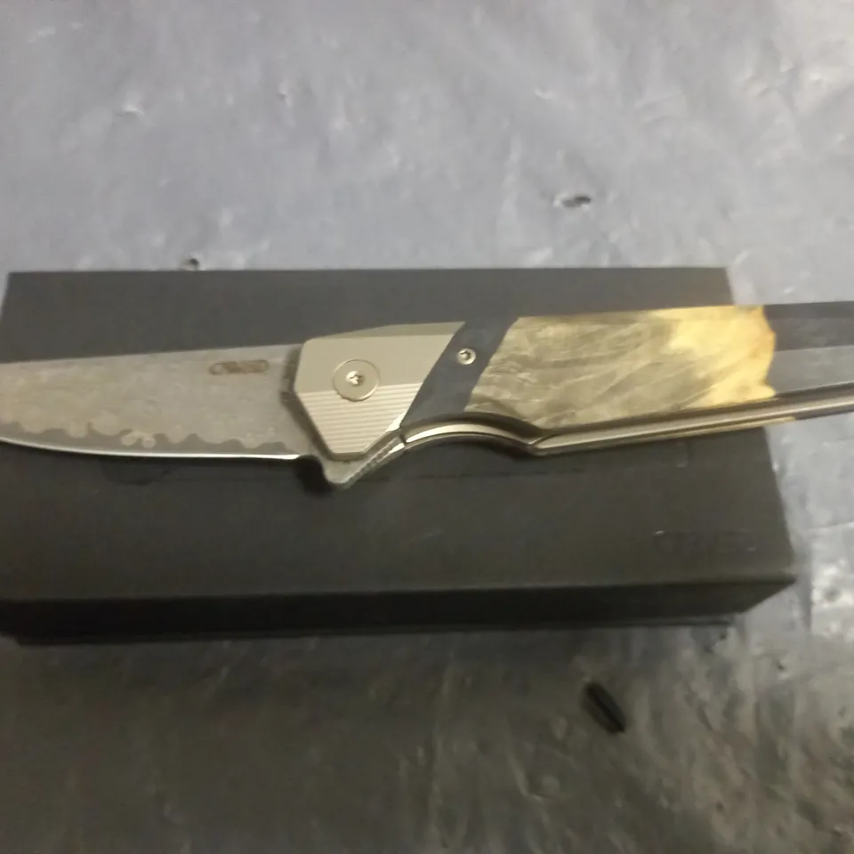 BOXED CARVED FOLDING KNIFE