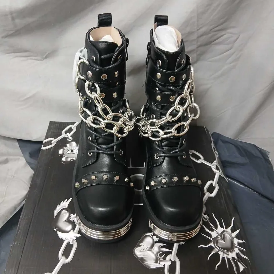 KOI SHACKLED SHADOWS HEAVY DUTY CHAIN BIKER BOOTS – BLACK, UK 3