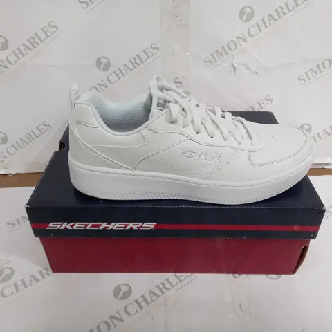 BOXED PAIR OF SKECHERS SPORT COURT 92 SHOES WHITE UK SIZE 9