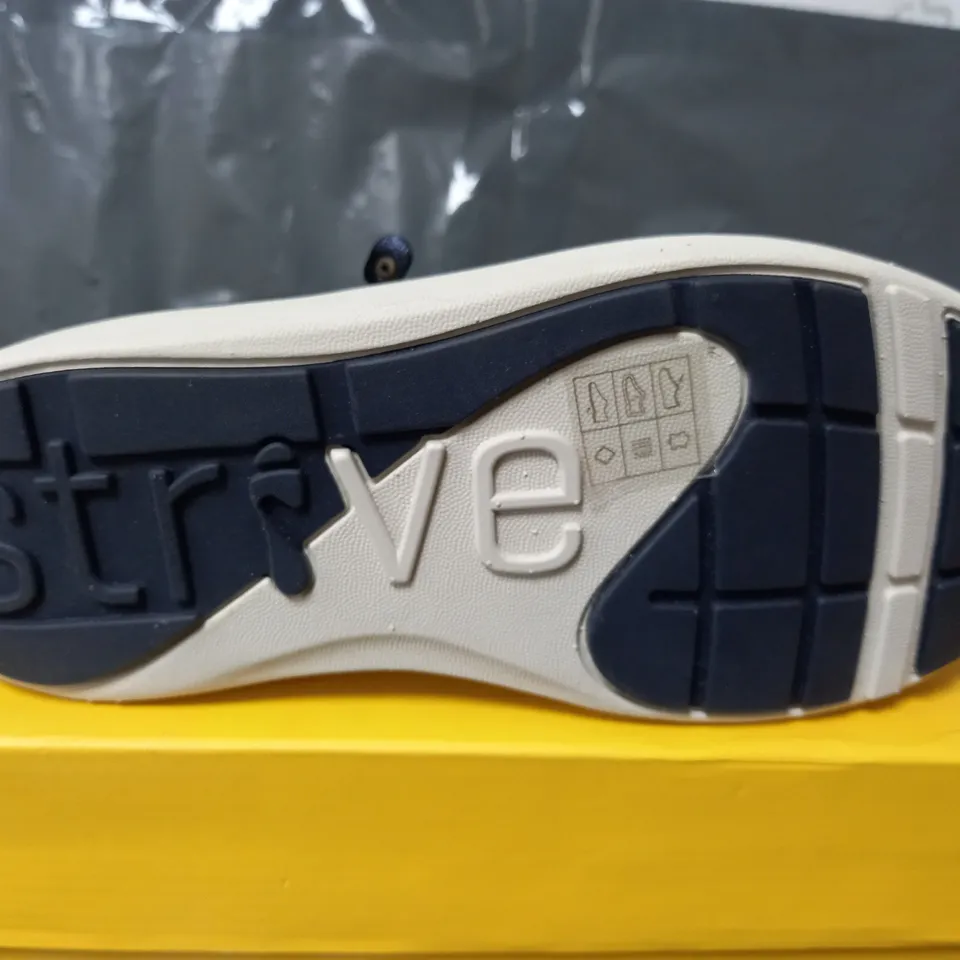 STRIVE MADISON TRAINERS IN NAVY SPARKLE - UK 3