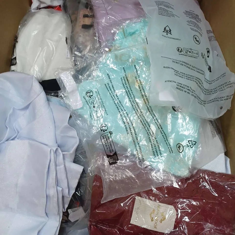 BOX OF APPROXIMATELY 22 ASSORTED CLOTHING ITEMS TO INCLUDE - T-SHIRT , DRESS , BOODY FULL BREIF ETC