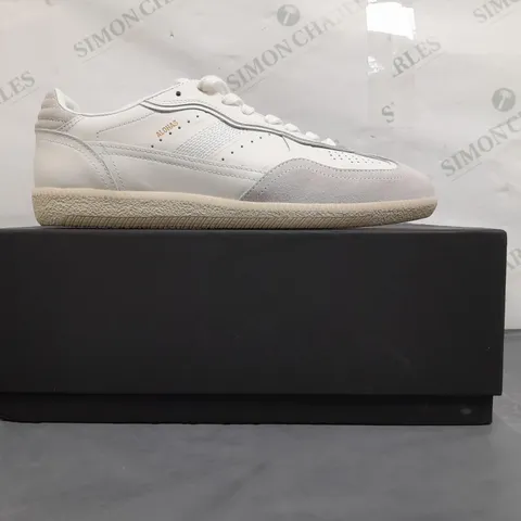 BOXED PAIR OF ALOHAS TB.490 LEATHER SNEAKERS IN LIGHT GREY UK SIZE 7-7.5