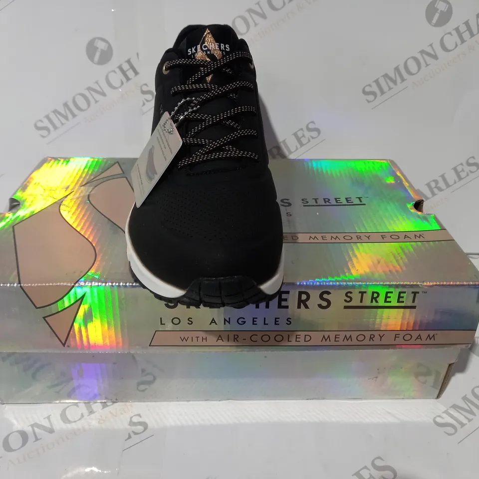 BOXED PAIR OF SKECHERS SHOES IN BLACK/ROSE GOLD UK SIZE 5.5