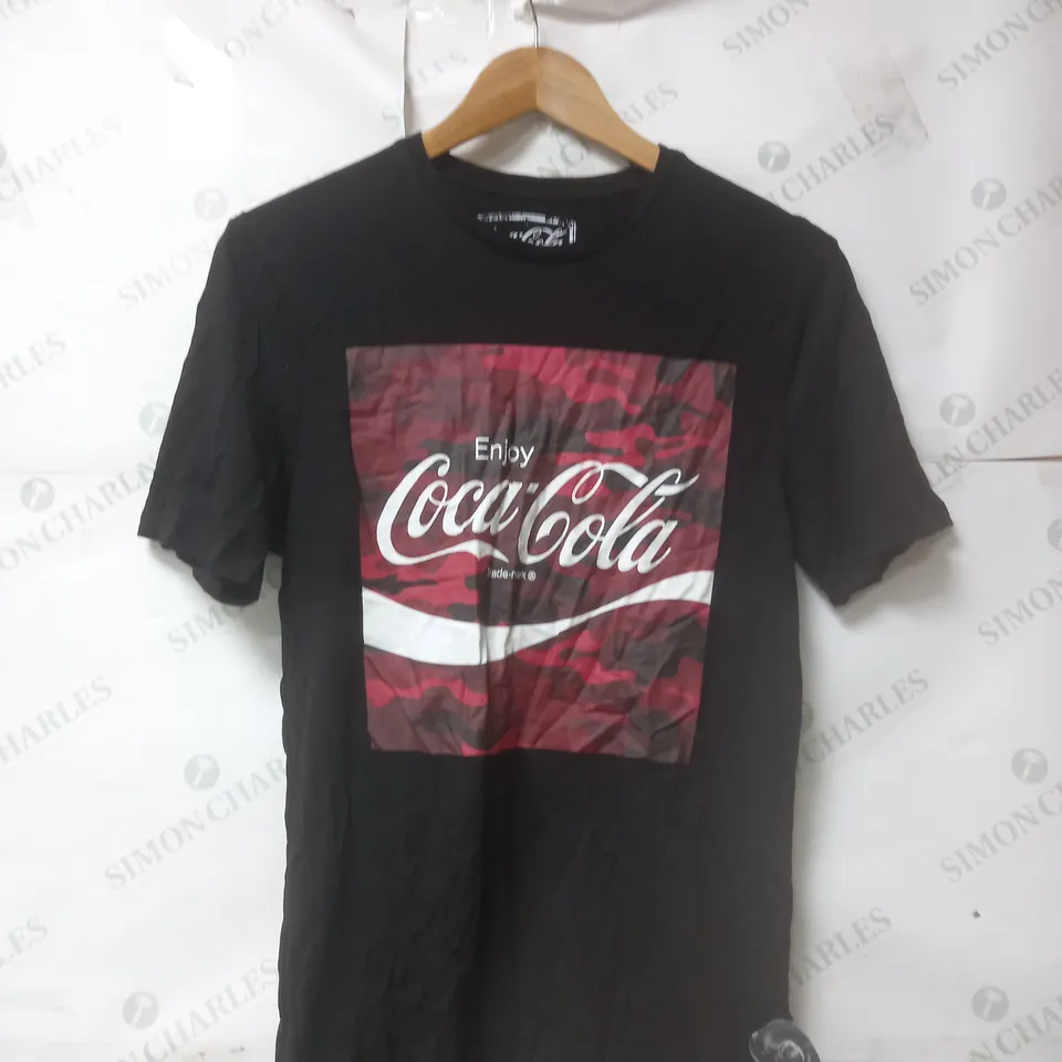 APPROXIMATELY 150 ASSORTED CLOTHING ITEMS. VARIOUS SIZES, COLOURS AND STYLES
