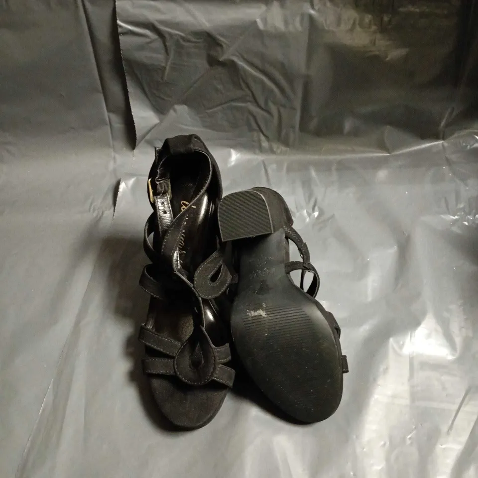 LOVE YOUR SOLE BLACK STRAPPY HEELED SANDALS – WOMEN'S - SIZE UK 3 
