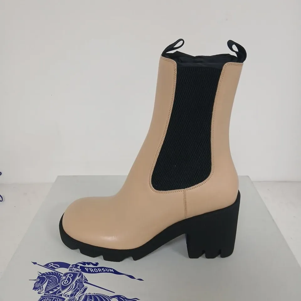 BURBERRY LEATHER CHELSEA BOOTS – CUSTARD BEIGE, UK 7 (EU 40)
